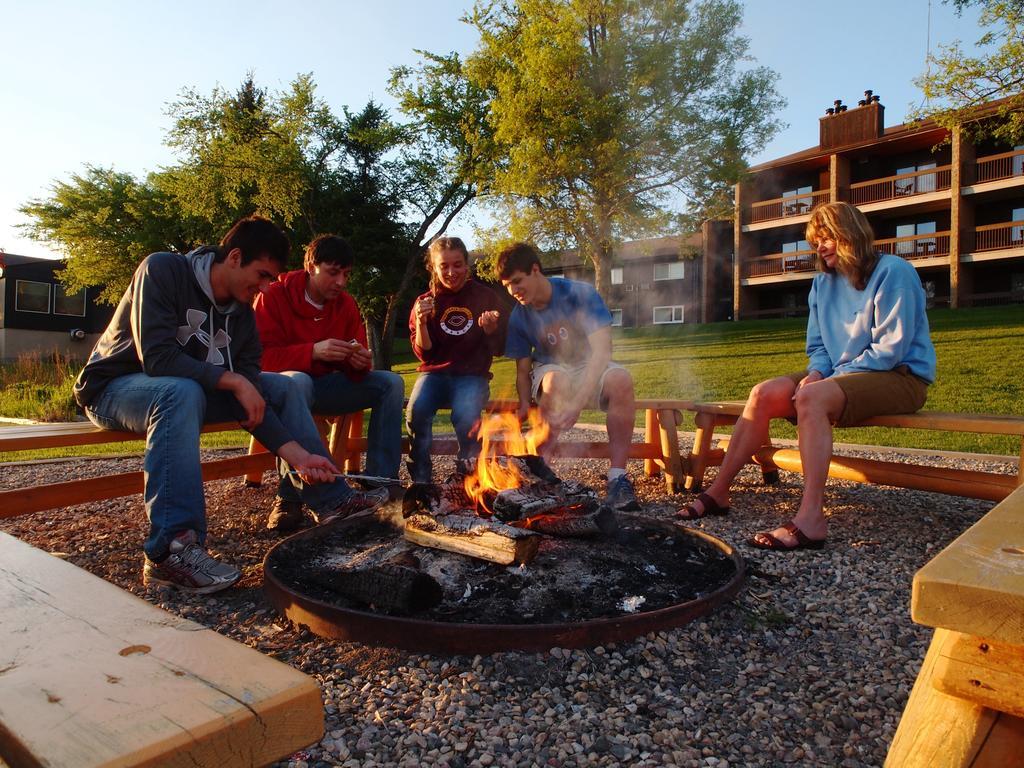 Elkhorn Resort, Spa, And Conference Centre Wasagaming Buitenkant foto