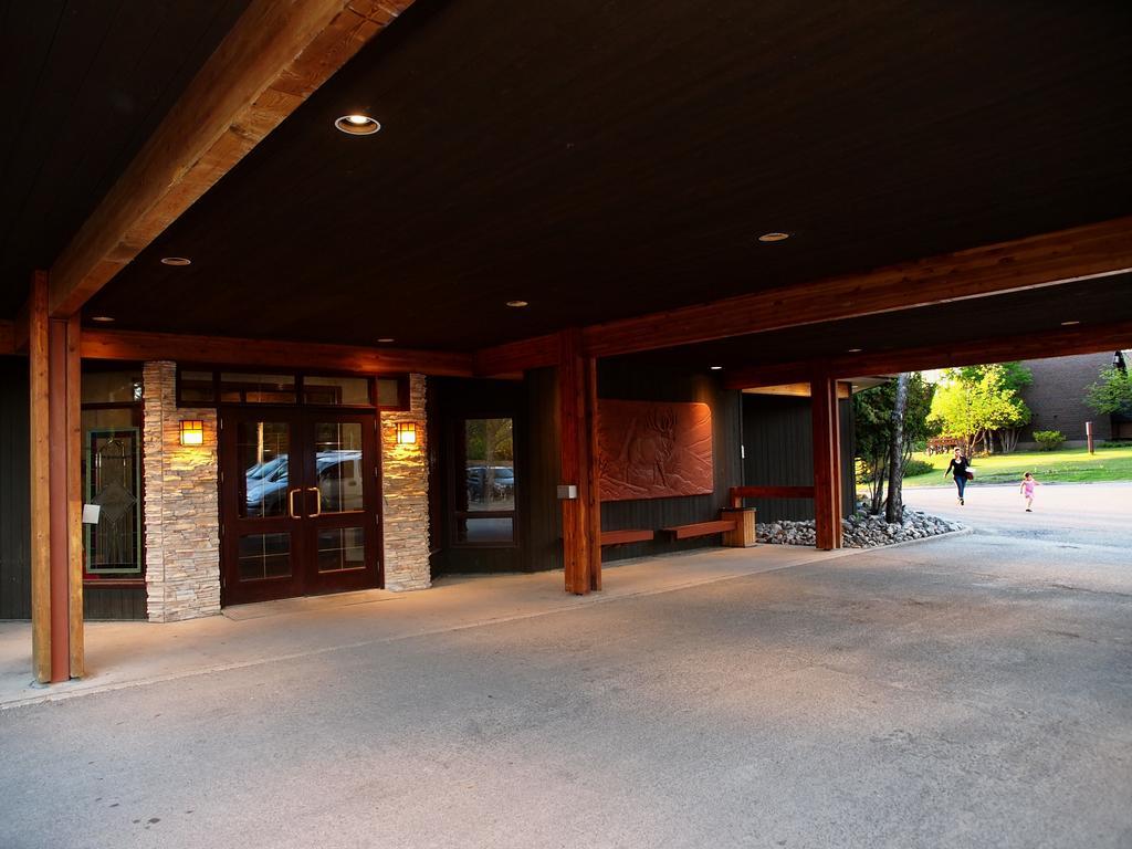 Elkhorn Resort, Spa, And Conference Centre Wasagaming Buitenkant foto