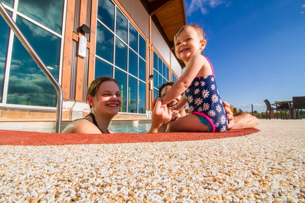Elkhorn Resort, Spa, And Conference Centre Wasagaming Buitenkant foto