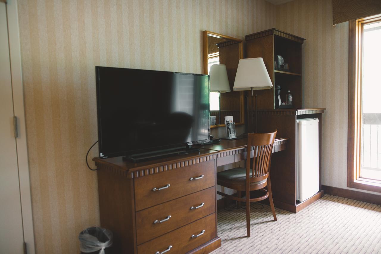 Elkhorn Resort, Spa, And Conference Centre Wasagaming Buitenkant foto