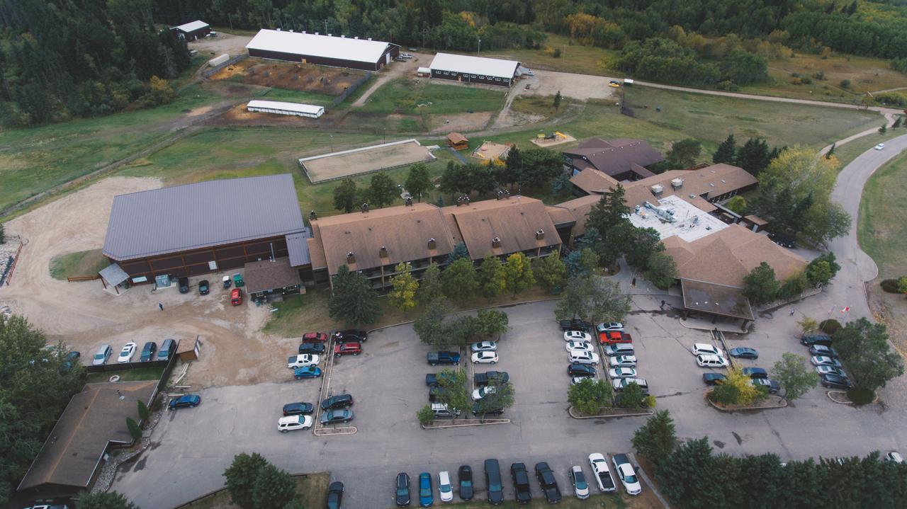 Elkhorn Resort, Spa, And Conference Centre Wasagaming Buitenkant foto