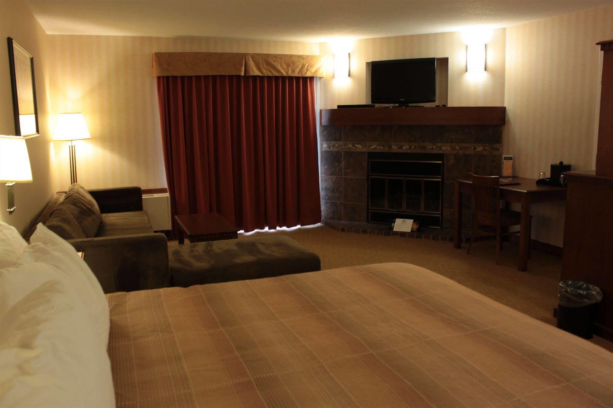 Elkhorn Resort, Spa, And Conference Centre Wasagaming Buitenkant foto