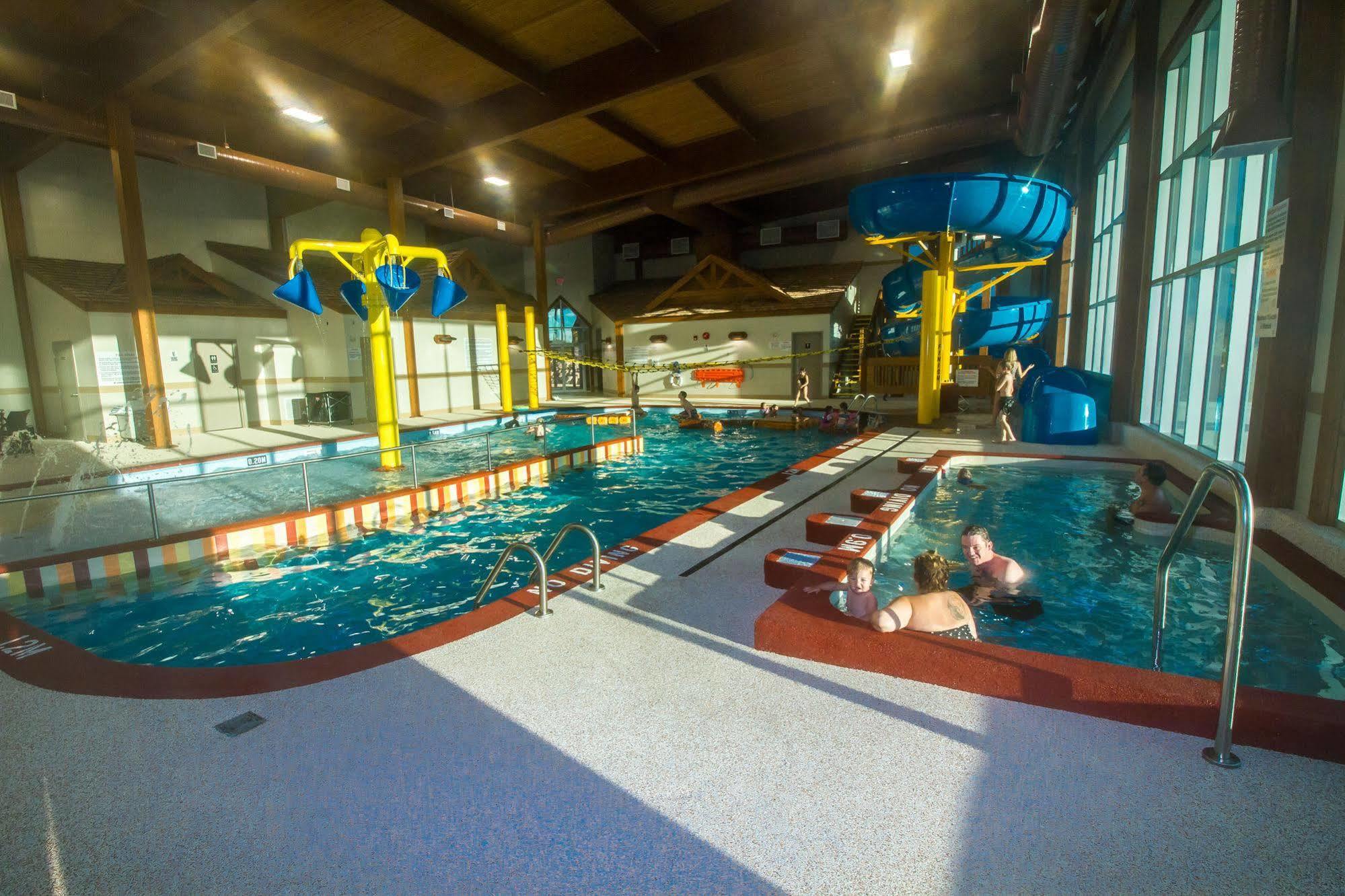 Elkhorn Resort, Spa, And Conference Centre Wasagaming Buitenkant foto